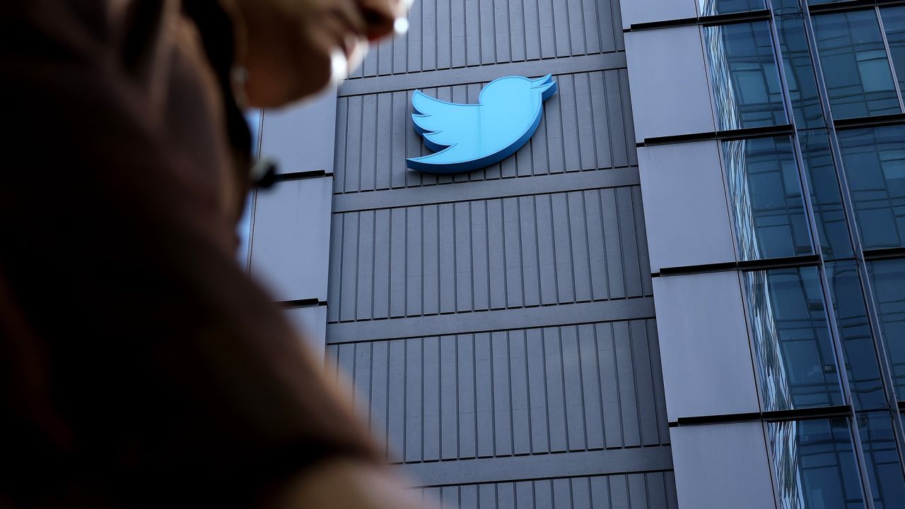 Twitter traffic generation 